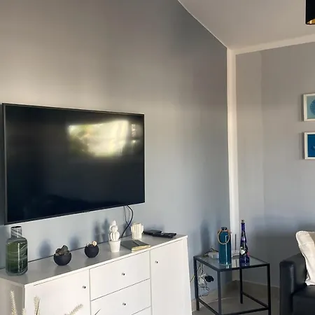 Dalai - Pool View- Good Wifi Apartment